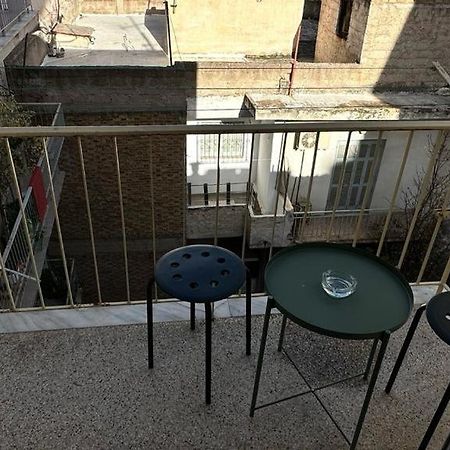 Minimal Apartment Next To The Center Atenas Exterior foto