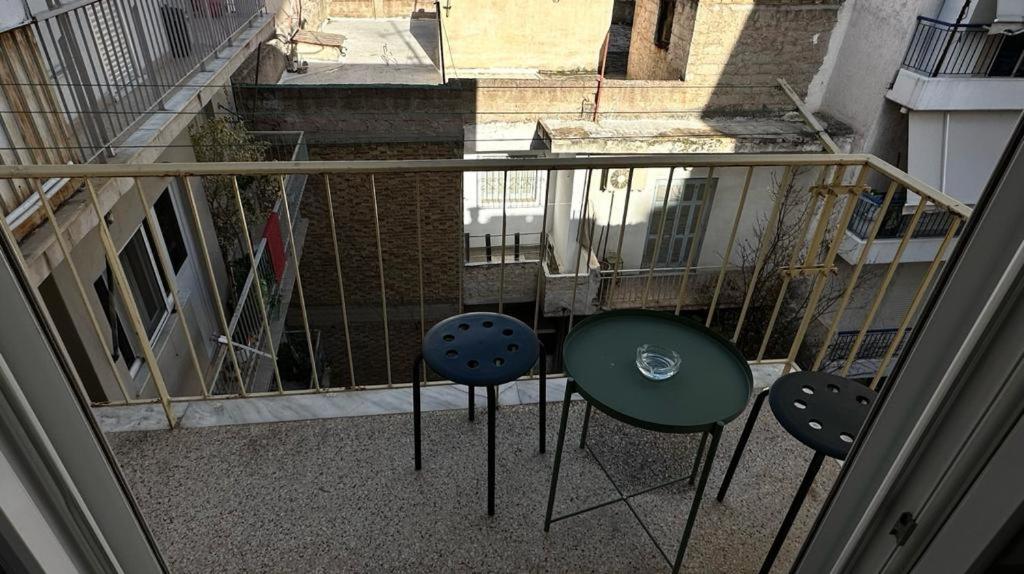 Minimal Apartment Next To The Center Atenas Exterior foto
